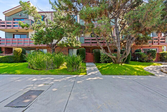 Foto del edificio - 4524 Tujunga Ave