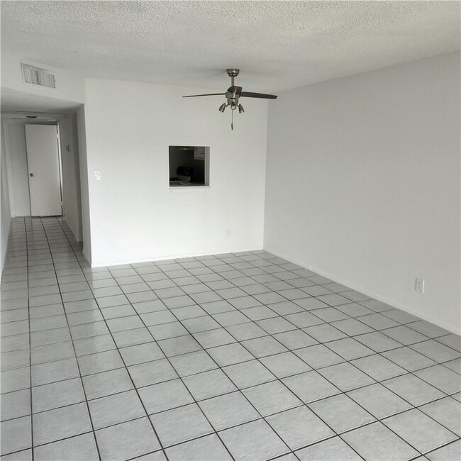 Building Photo - 8060 Colony Cir N
