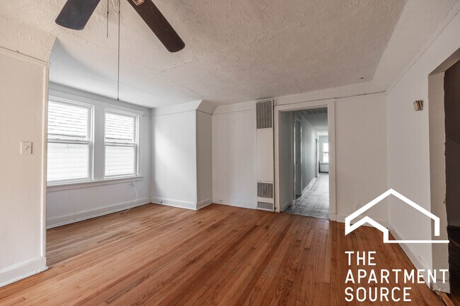 Foto del edificio - 2140 N Karlov Ave