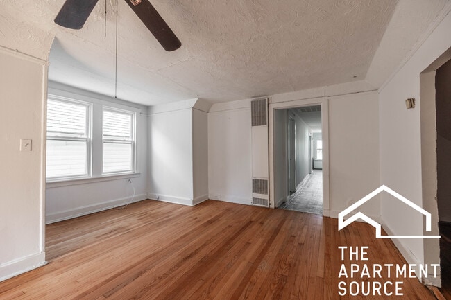 Building Photo - 2140 N Karlov Ave