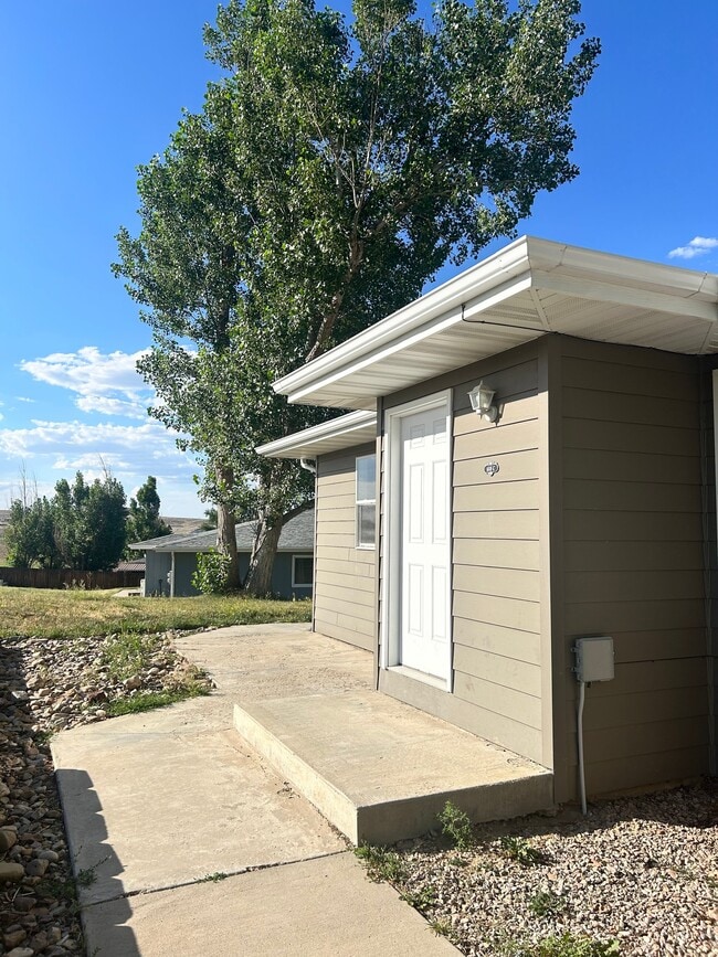 Building Photo - 608 Overdale Dr