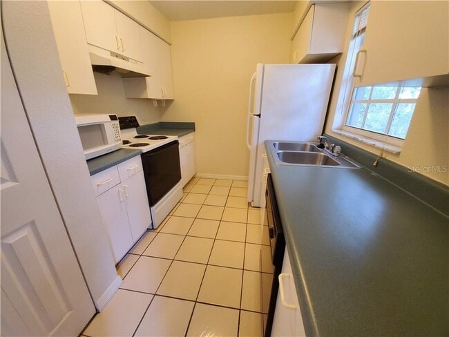 Foto del edificio - 6461 Beechwood Ave
