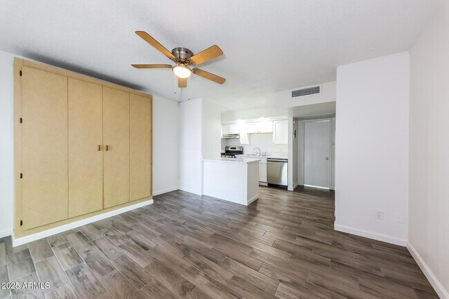 Foto del edificio - 6320 N 16th St