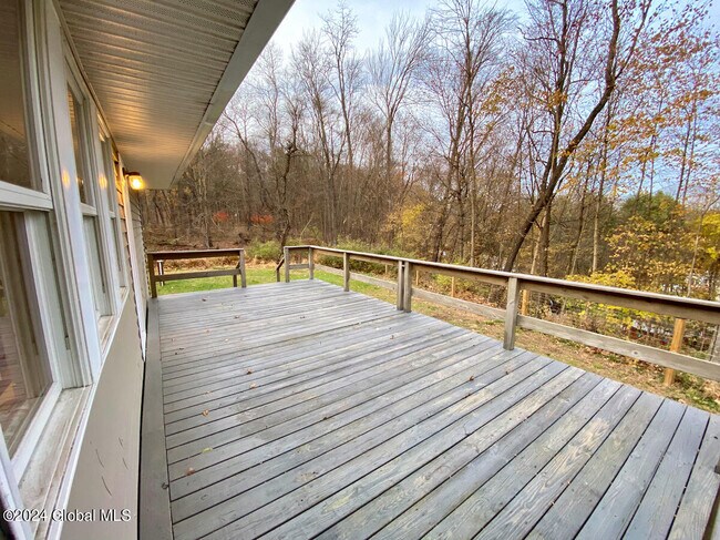 Building Photo - 62 Mahican Manor