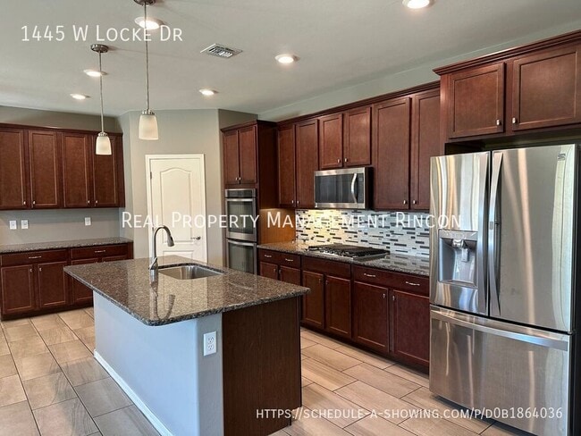 Building Photo - 1445 W Locke Dr