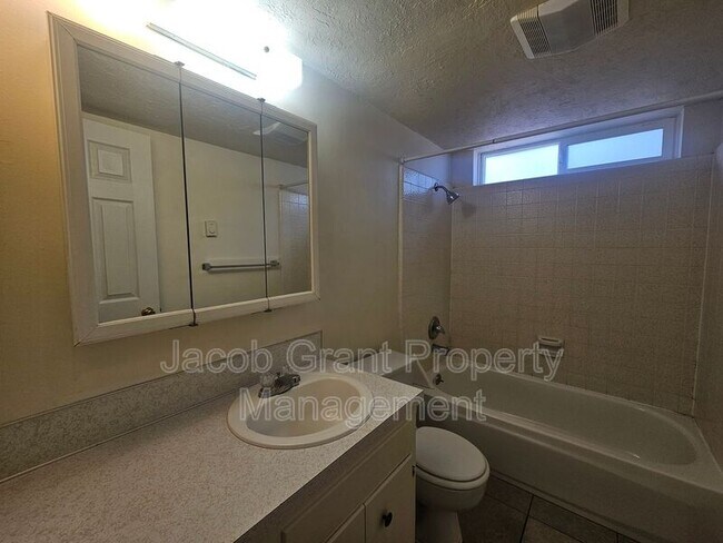 Foto del edificio - 1335 Elizabeth Cir