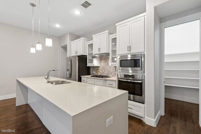 Foto del edificio - 2 br, 2.5 bath Townhome - 3020 Clamath Dr