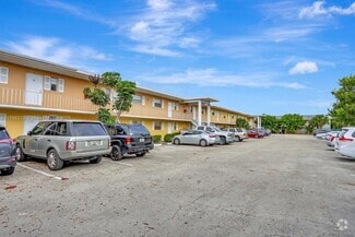 Building Photo - 1501 Crescent Cir