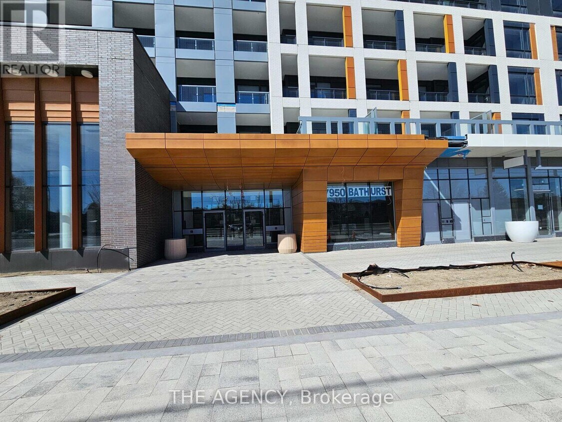 Photo principale - 7950-7950 Bathurst St