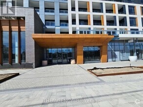 Building Photo - 7950-7950 Bathurst St