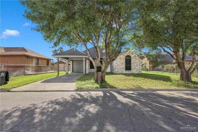Foto del edificio - 7538 Camelot Dr