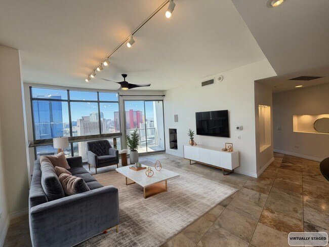 Building Photo - High Rise Stunner!