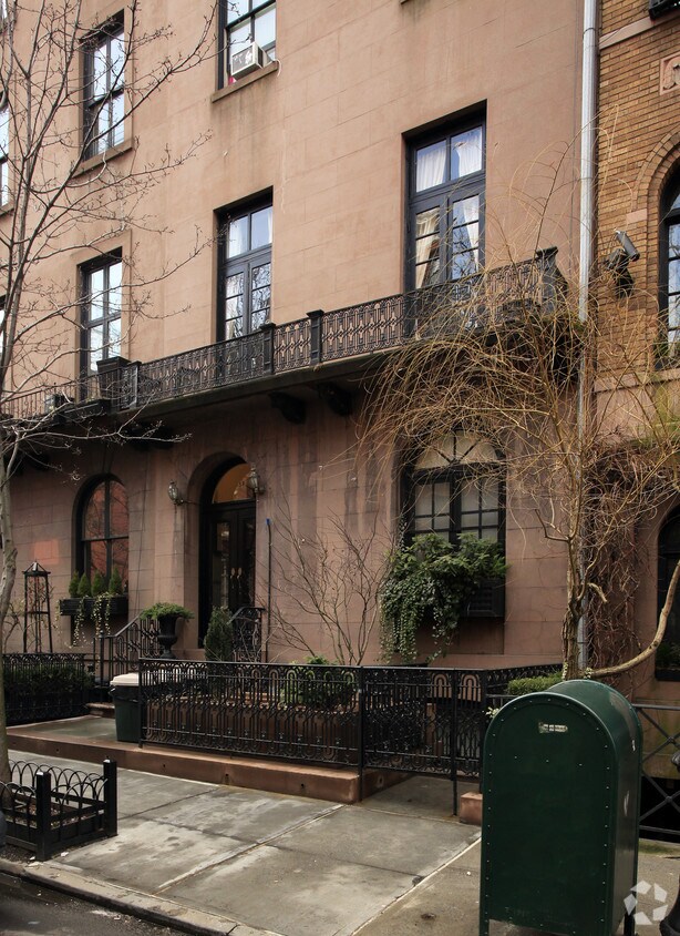 Foto del edificio - 38 W Tenth St