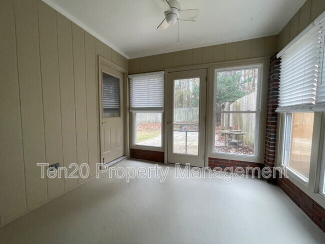 Building Photo - 113 Maplebrook Ct