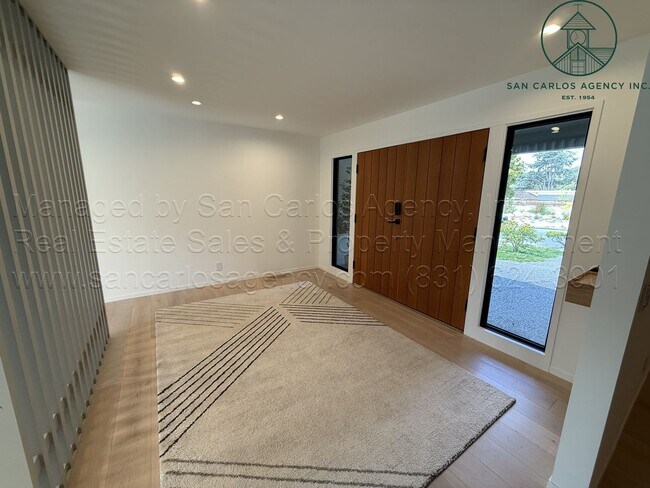 Foto del edificio - Newly Remodeled Spacious Three Bedroom Quail Lodge Home