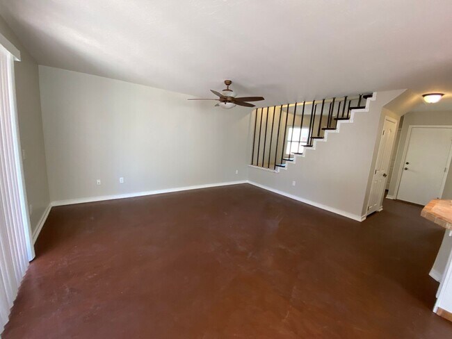 Building Photo - Ideal Ironwood Estates Living: 4-Bed, 3-Ba...