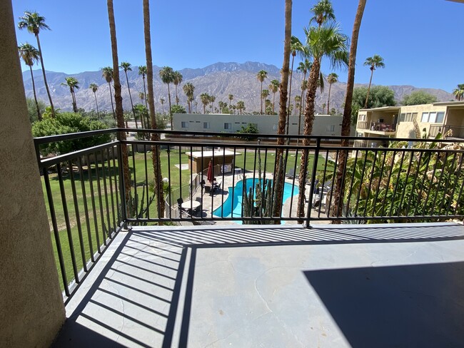 Beautiful Mountain View, large oversized balcony. 3rd floor apartment - 2580 E Tahquitz Canyon