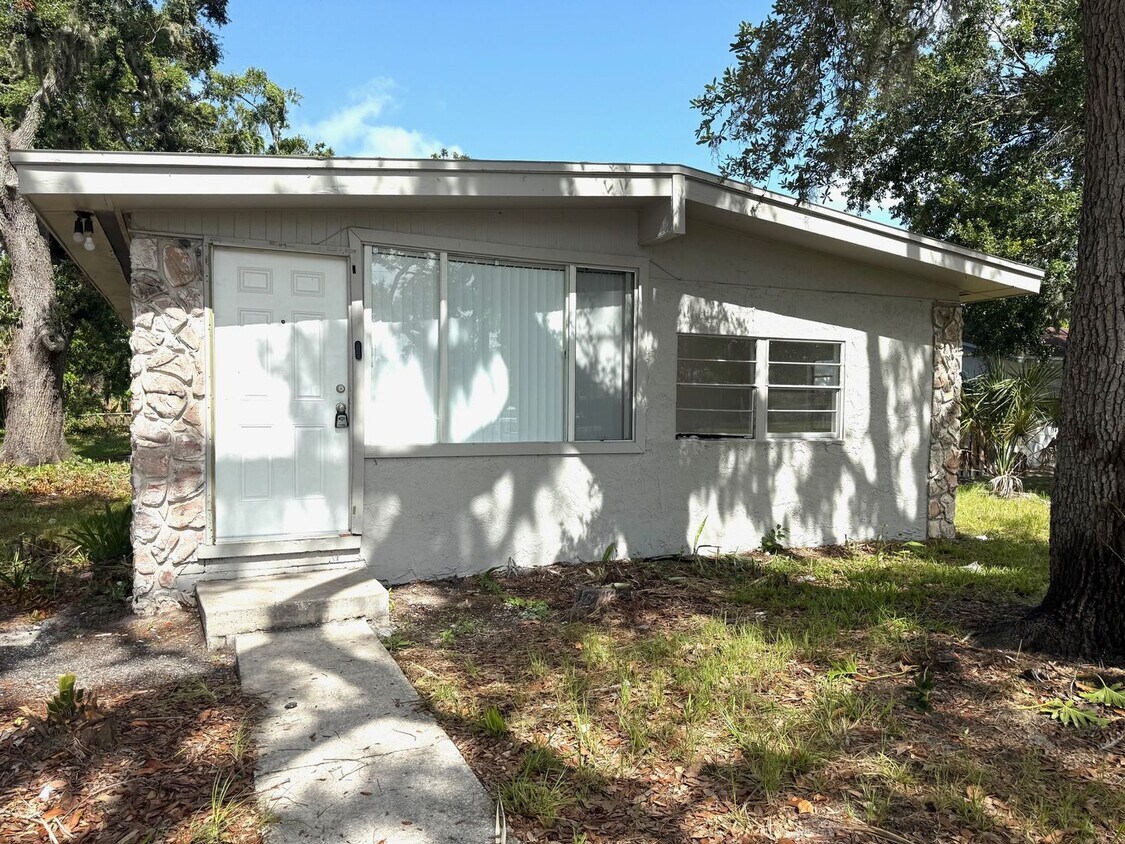 Primary Photo - Charming 3-Bedroom, 2-Bath Duplex for Rent...
