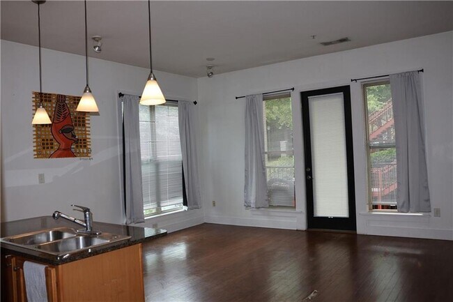 Foto del edificio - 1195 Milton Terrace SE