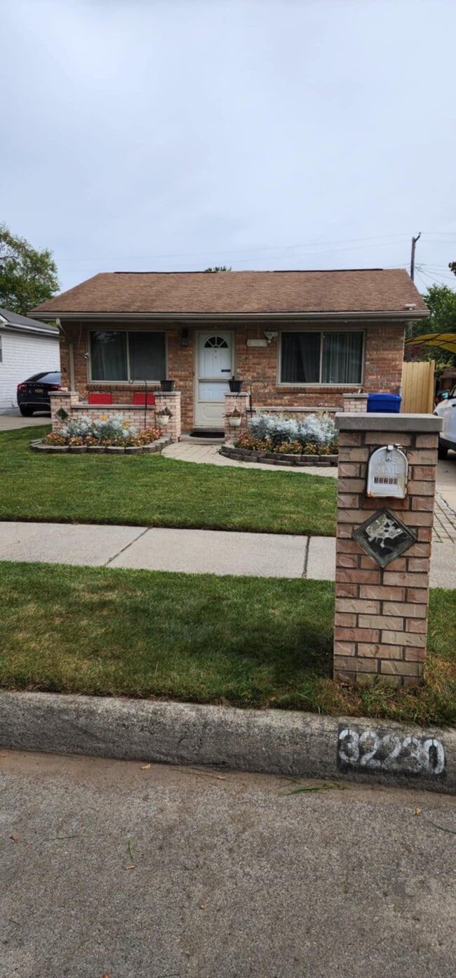 Foto del edificio - 32230 Ruehle Ave