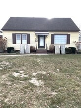 Building Photo - 15 Grounds Pl