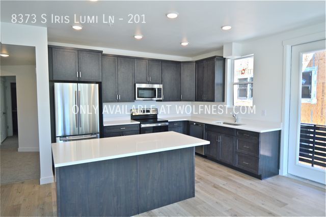 Building Photo - Newer Build 3 Bed Midvale Condo! No Deposi...