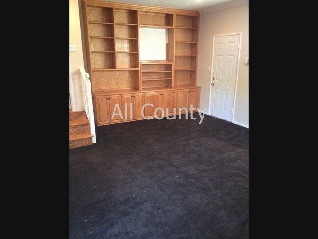 Building Photo - 8433 Regis Way