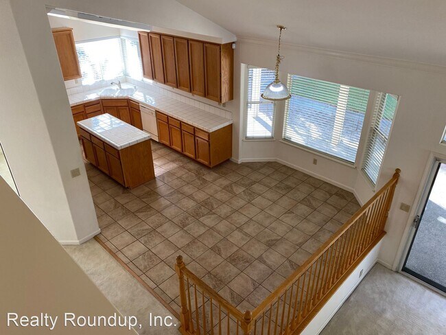Building Photo - 4 br, 3 bath House - 8680 Alaska Range Way