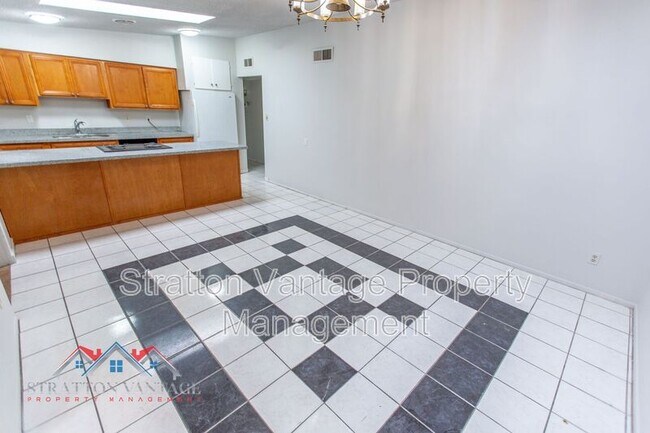 Foto del edificio - 1168 E Alameda Dr