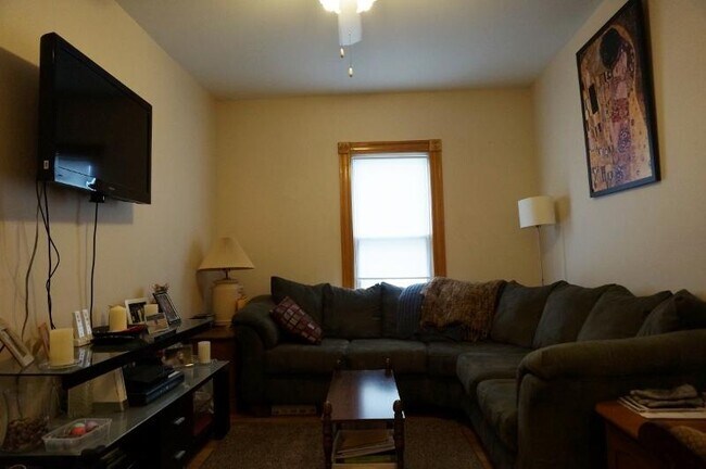 Building Photo - 71 Mozart St
