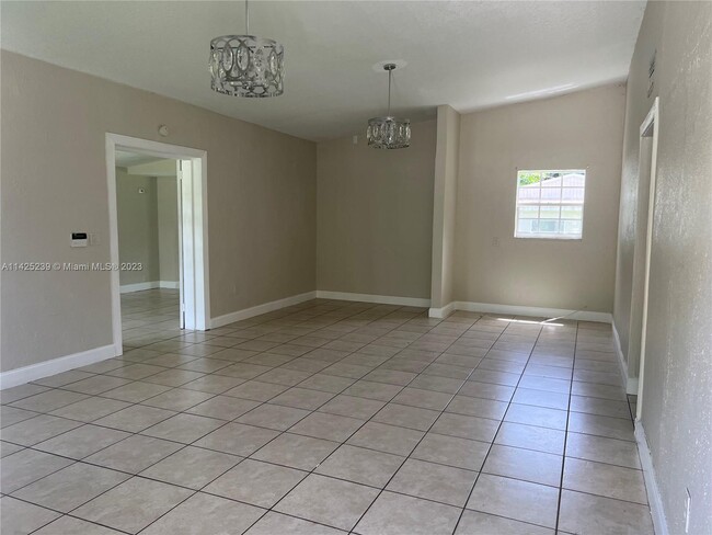 Building Photo - 5925 SW 87th Ave