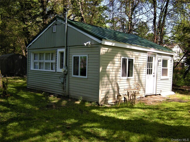 Foto del edificio - 406 Sepasco Center St