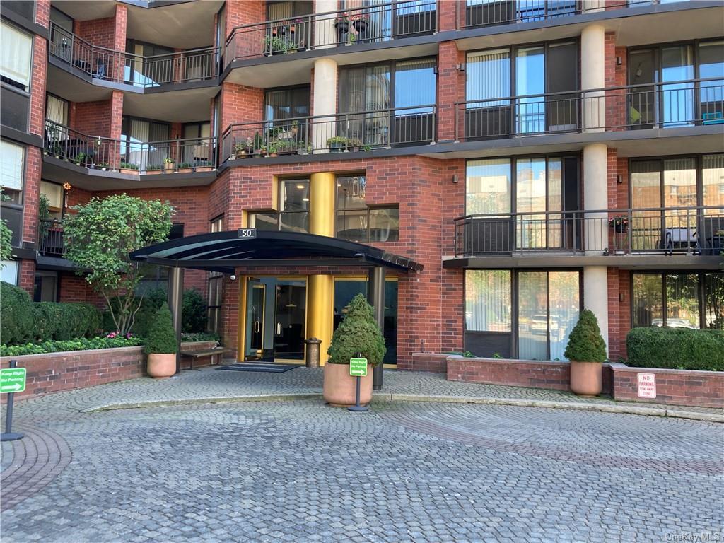 Primary Photo - 50 E Hartsdale Ave