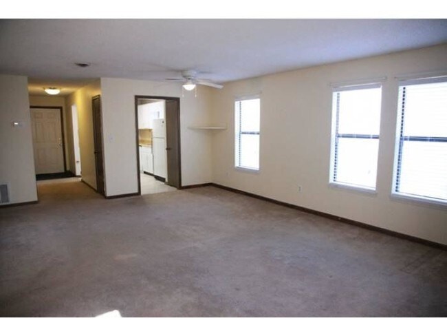 Building Photo - 132 Pinehurst Ct