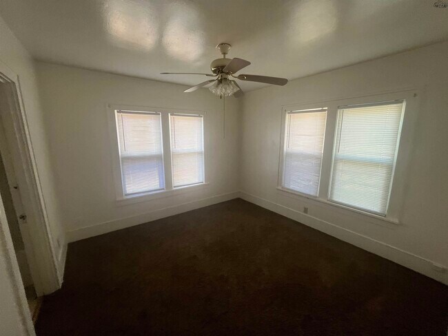 Foto del edificio - 2141 Ave K