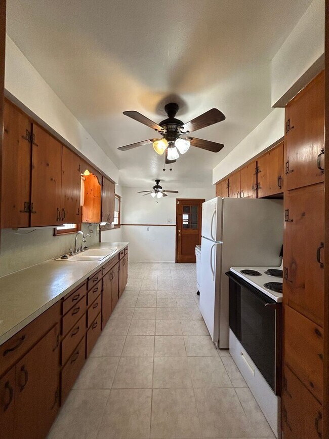 Foto del edificio - Easy access to downtown and shopping