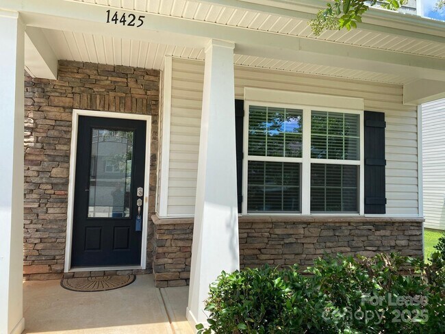 Building Photo - 14425 Green Birch Dr