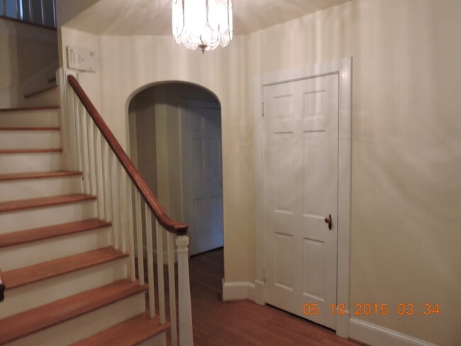 Building Photo - Close to UMW Main Campus!