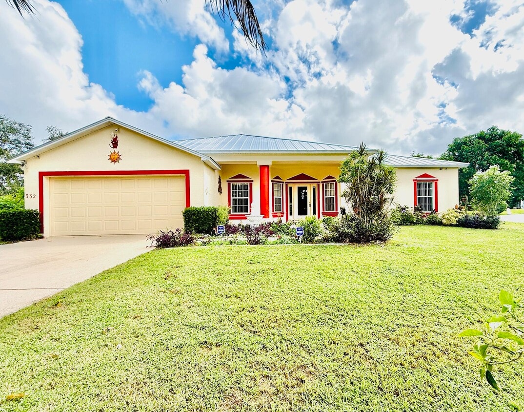 Primary Photo - 332 SW Glenwood Dr