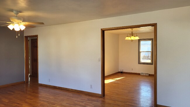 Building Photo - 1420 W Poplar St