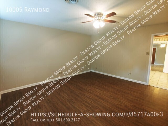 Foto del edificio - 10005 Raymond-