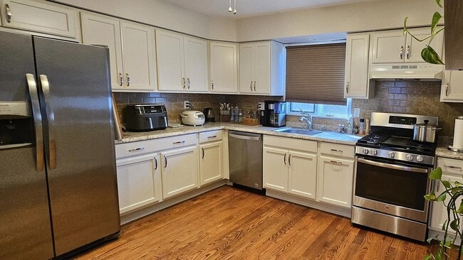 Photo - 18 Columbus Dr House