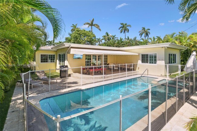 Foto del edificio - 7511 Miami View Dr