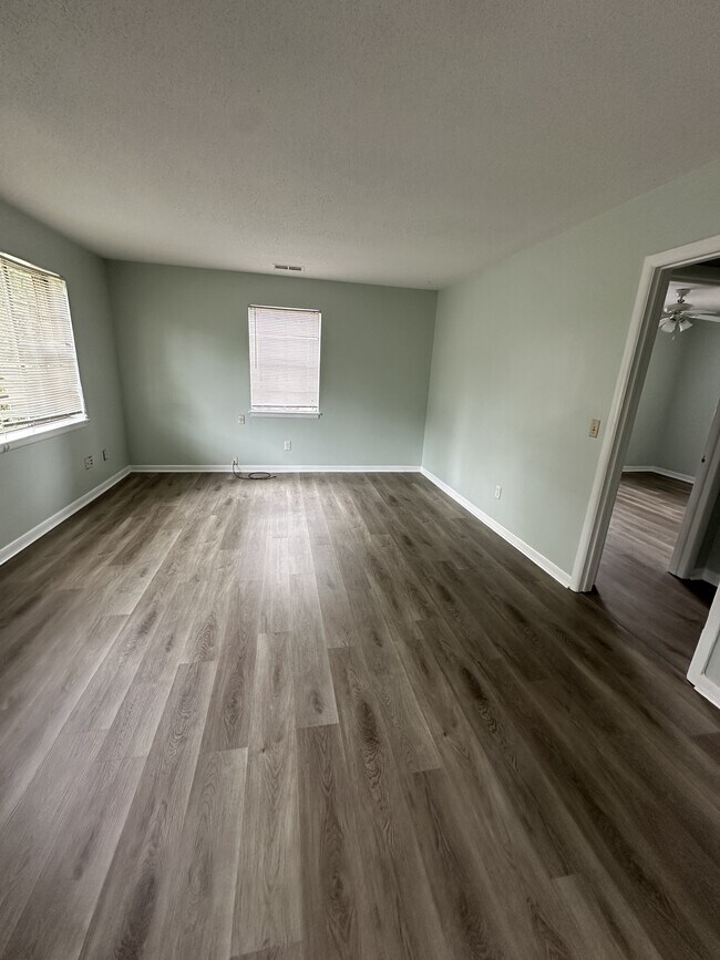 Foto del edificio - 906 Belleview Cir W