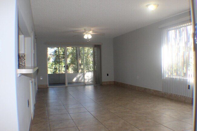 Building Photo - 15106 Glenmoor Dr
