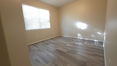 Building Photo - 24503 Lakecrest Bend Dr