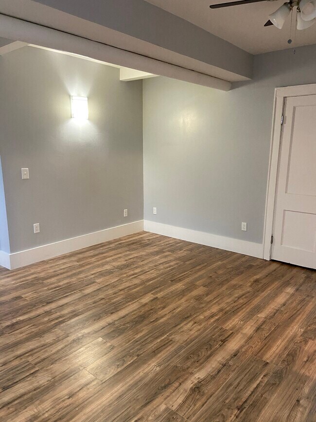 Building Photo - 1388 Hall Ave