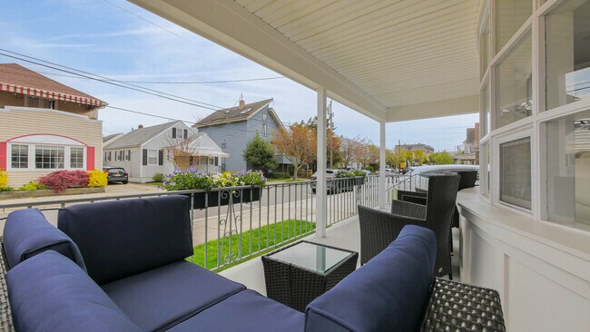 Building Photo - 12 N Delavan Ave