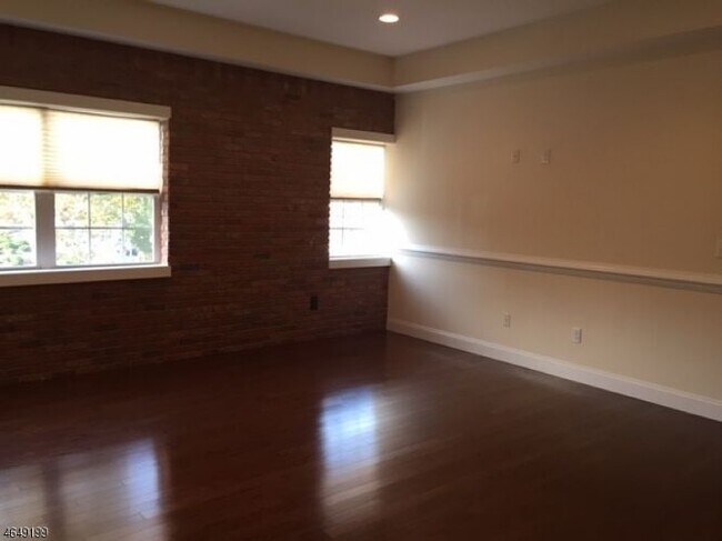 Building Photo - 135 Main St