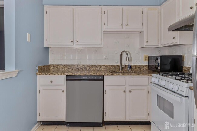 Building Photo - 734 Waterford Dr